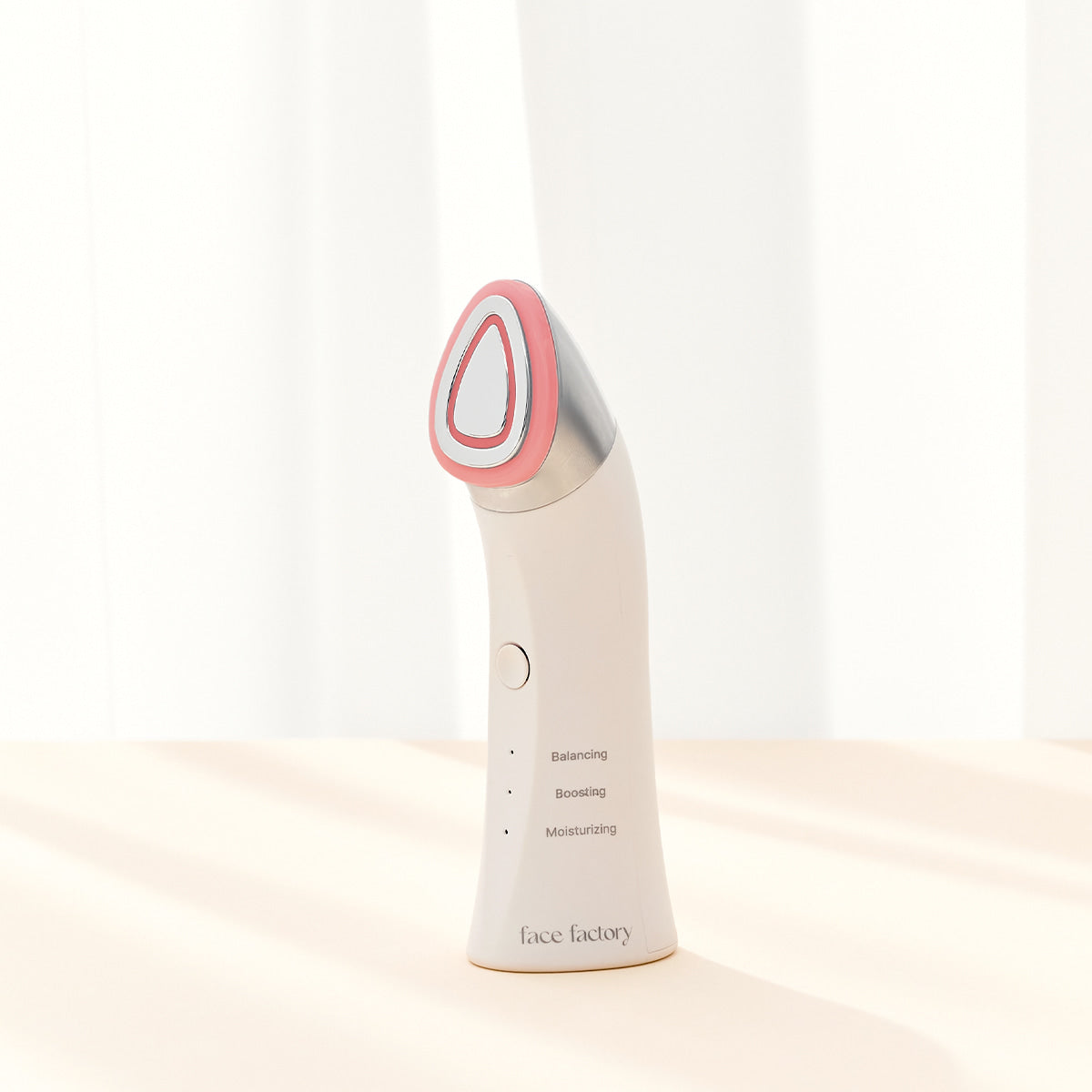 Boosters Pro facial device with LED treatment head